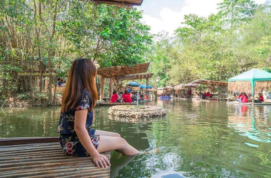 kwangchow floating market